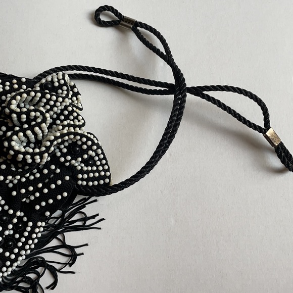 Vintage drawstring handbag Black white beaded fringe pouch purse - Picture 7 of 10